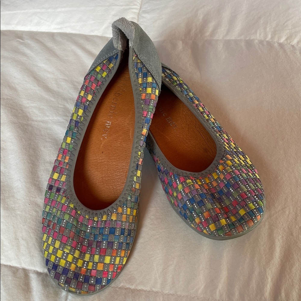 Bernie MEV . Multicolor Woven Flats. Super comfy